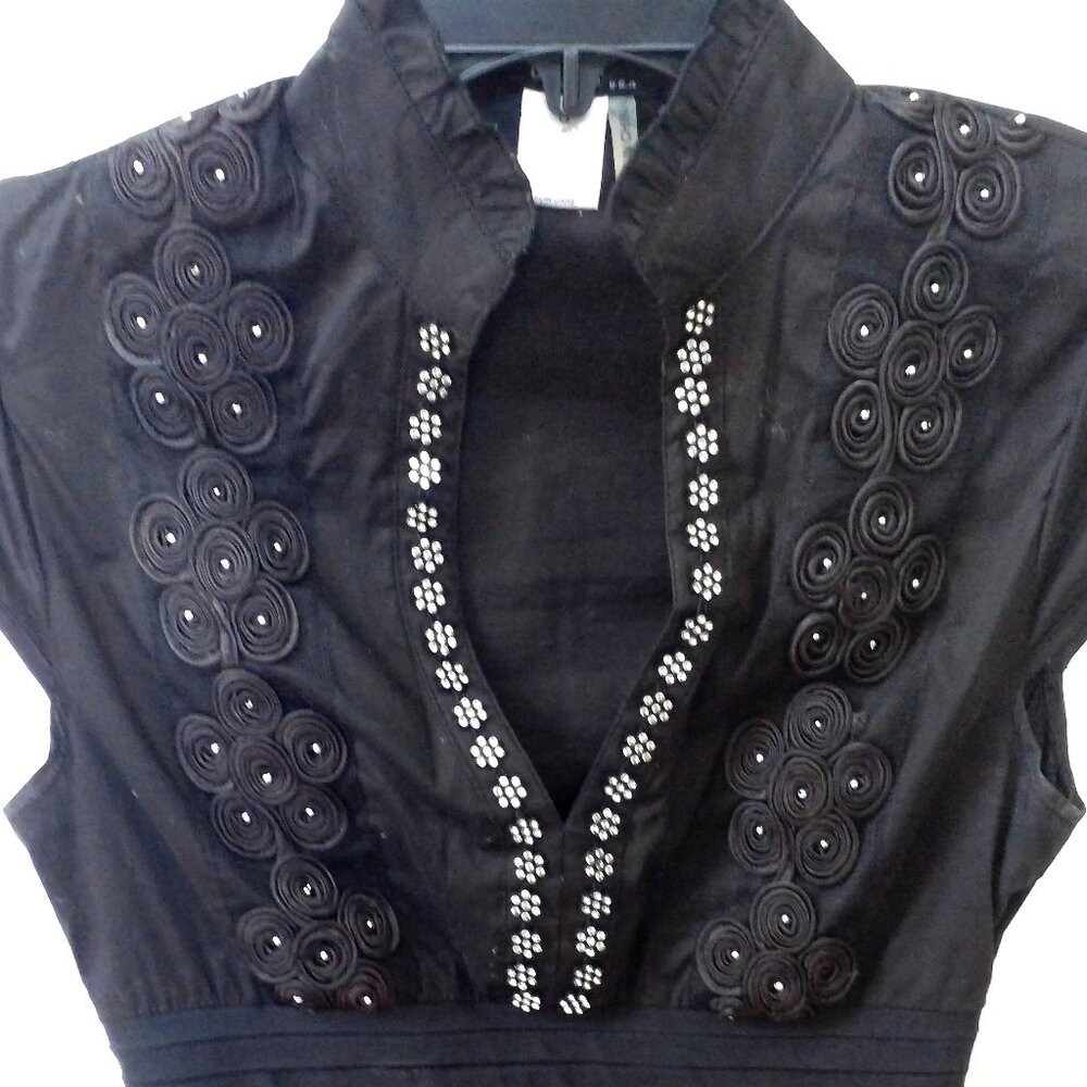 OH YES SIDE ZIP BLACK SHIRT WITH DIAMOND NECKLINE & ROSETTES